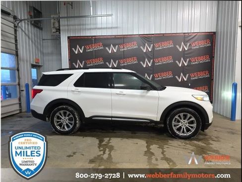Used 2020 Ford Explorer XLT w/ Equipment Group 202A image 3