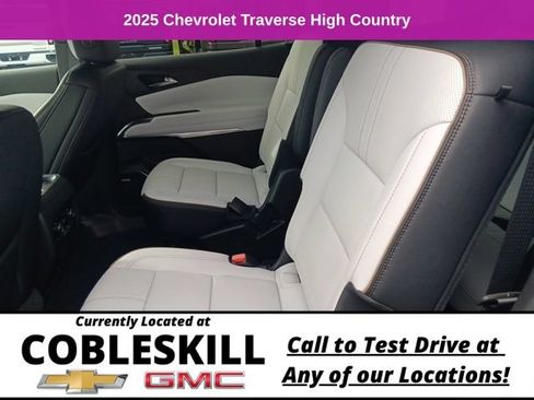 Used 2025 Chevrolet Traverse High Country AWD/4WD image 15