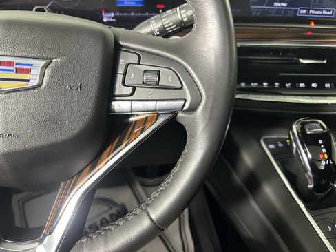 Used 2023 Cadillac Escalade Premium Luxury image 18
