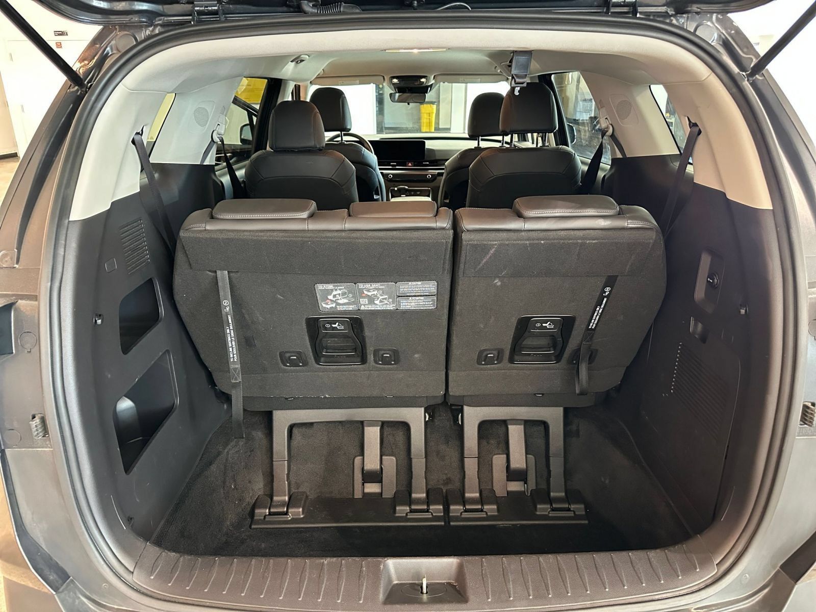 Used 2026 Kia Carnival FWD image 33