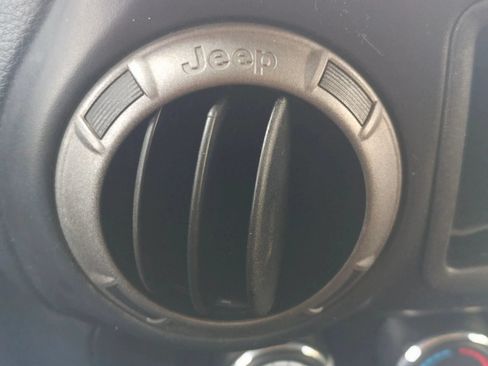 Used 2015 Jeep Wrangler Sport AWD/4WD image 32