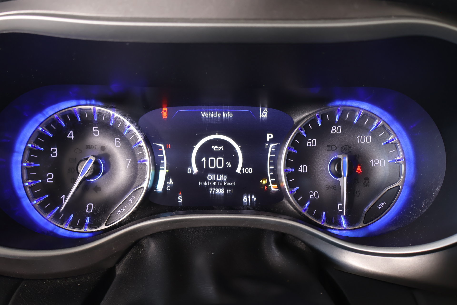 Used 2023 Chrysler Pacifica Touring-L FWD image 4