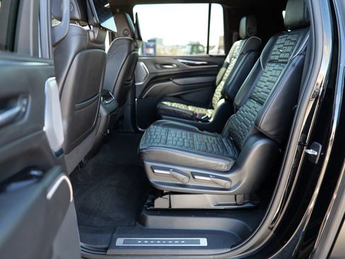 Used 2022 Cadillac Escalade ESV Sport Platinum AWD/4WD image 31