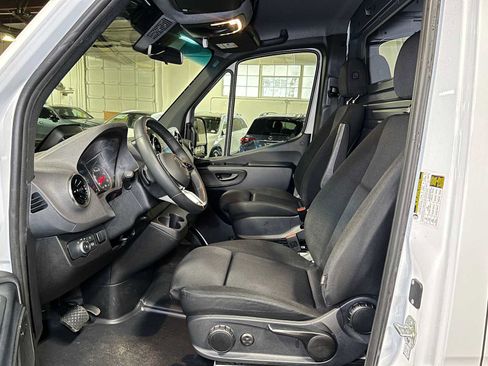 Used 2025 Mercedes-Benz Sprinter 2500 image 23