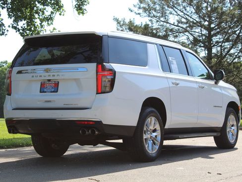 Used 2024 Chevrolet Suburban Premier AWD/4WD image 8