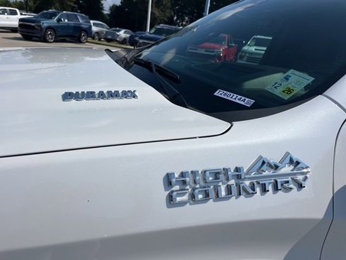 Used 2025 Chevrolet Silverado 1500 High Country w/ Technology Package image 3