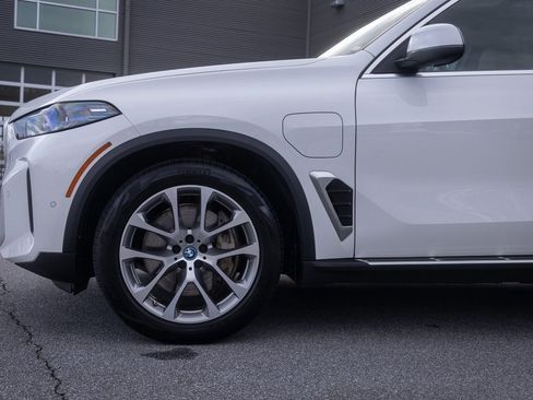 Used 2025 BMW X5 xDrive50e AWD/4WD image 4