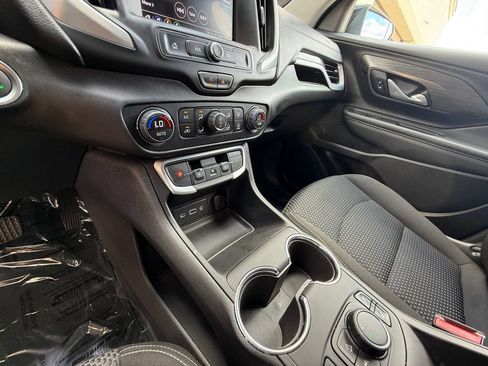 Used 2024 GMC Terrain SLE w/ Driver Convenience Package FWD image 22