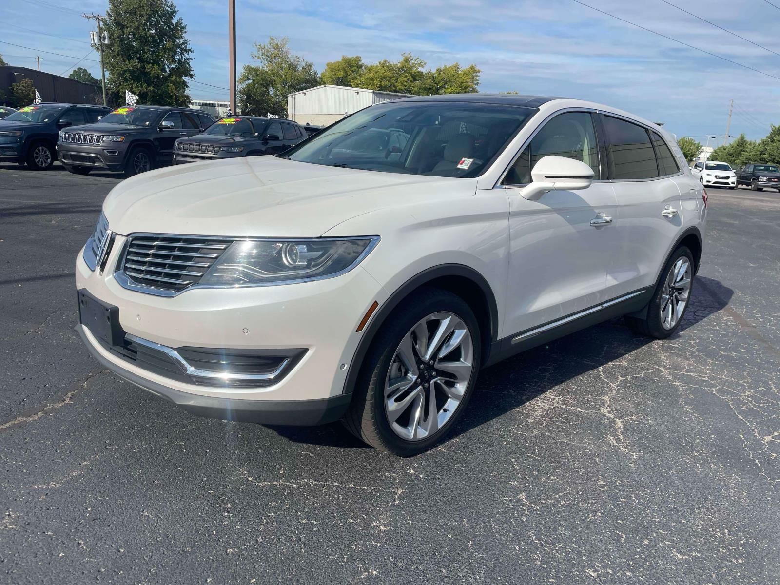 Used 2016 Lincoln MKX Reserve w/ Technology Package AWD/4WD image 3