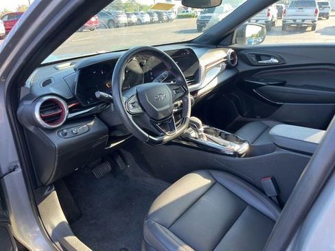 Used 2024 Chevrolet Trax RS w/ Sunroof Package FWD image 6