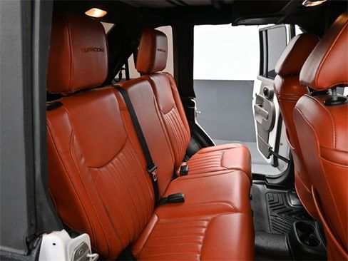 Used 2015 Jeep Wrangler Unlimited Rubicon image 23