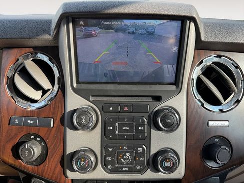 Used 2016 Ford F250 Lariat w/ Lariat Interior Package AWD/4WD image 9