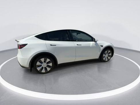 Used 2024 Tesla Model Y Long Range AWD/4WD image 9