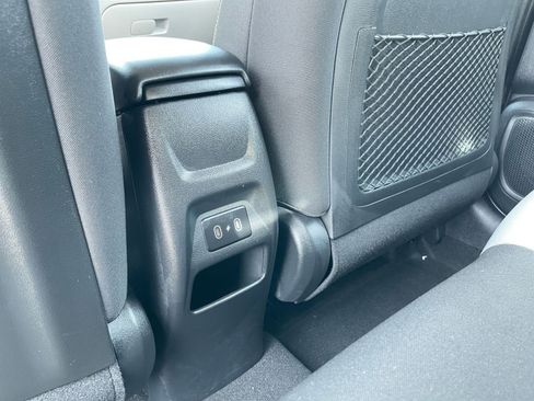 Used 2025 Hyundai Venue SEL image 22