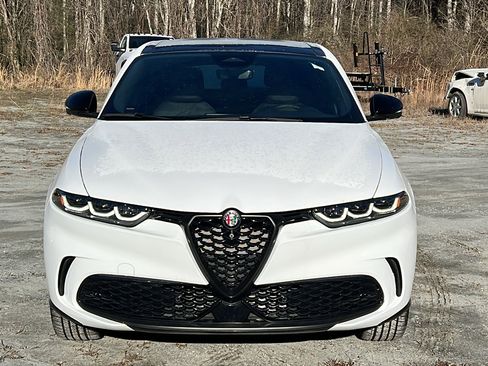 Used 2024 Alfa Romeo Tonale Veloce image 3