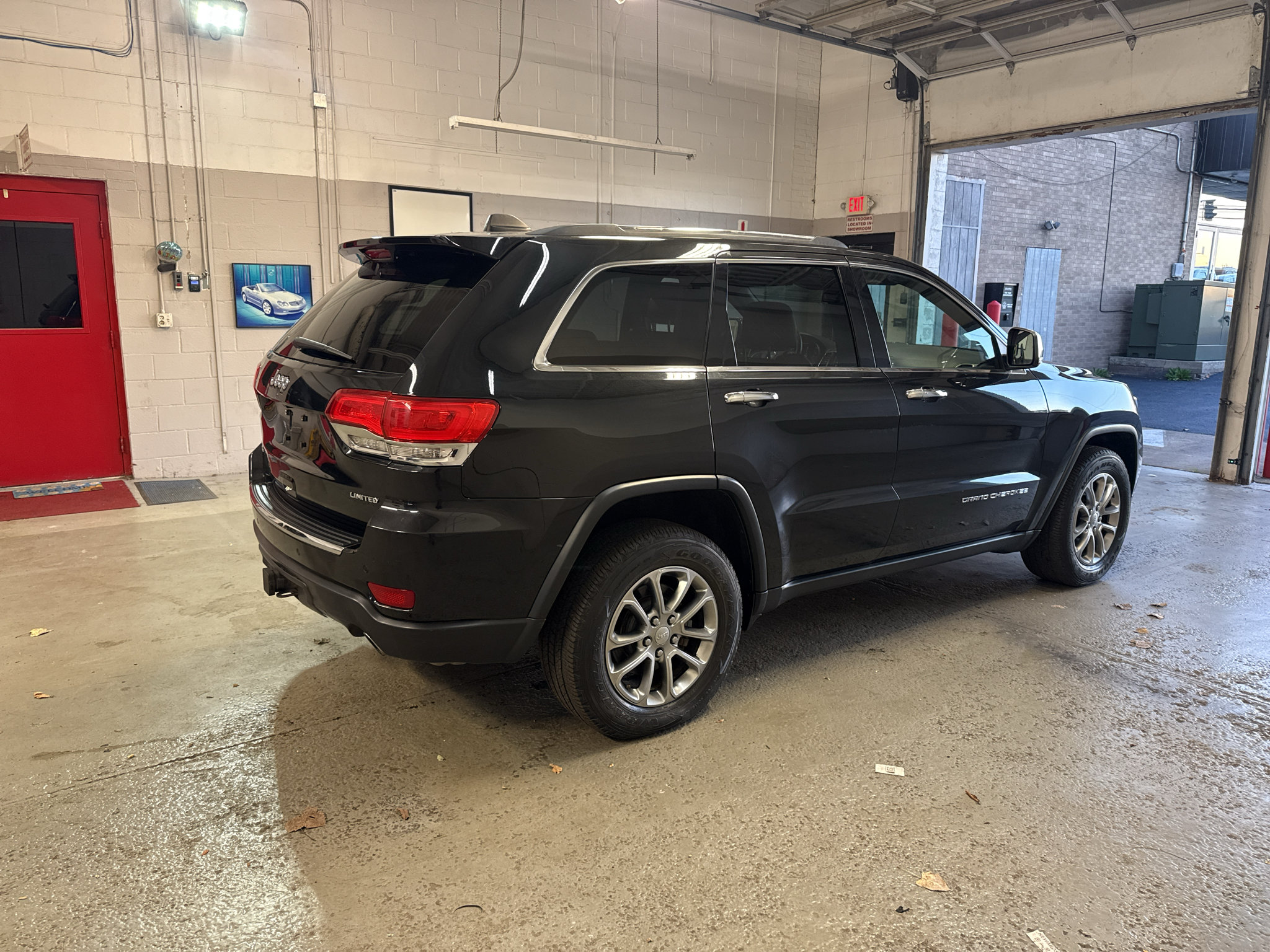 Used 2014 Jeep Grand Cherokee Limited w/ Trailer Tow Group IV AWD/4WD image 8