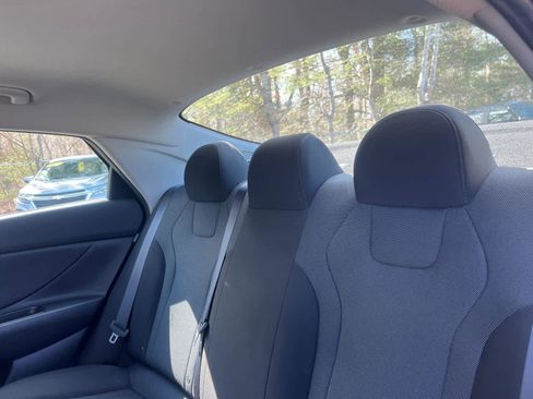 Used 2025 Hyundai Elantra SE image 29