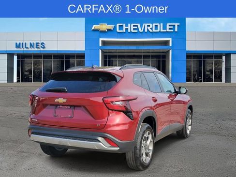 Used 2025 Chevrolet Trax LT FWD image 5