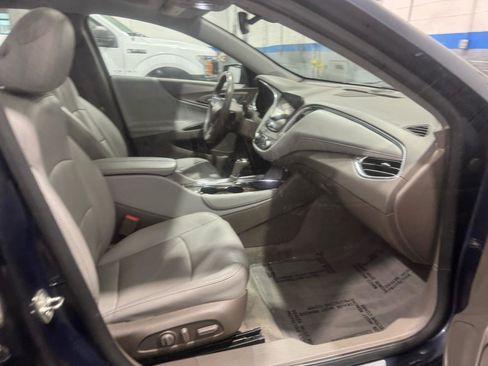 Used 2018 Chevrolet Malibu Premier w/ Premier Sun and Wheel Package FWD image 21