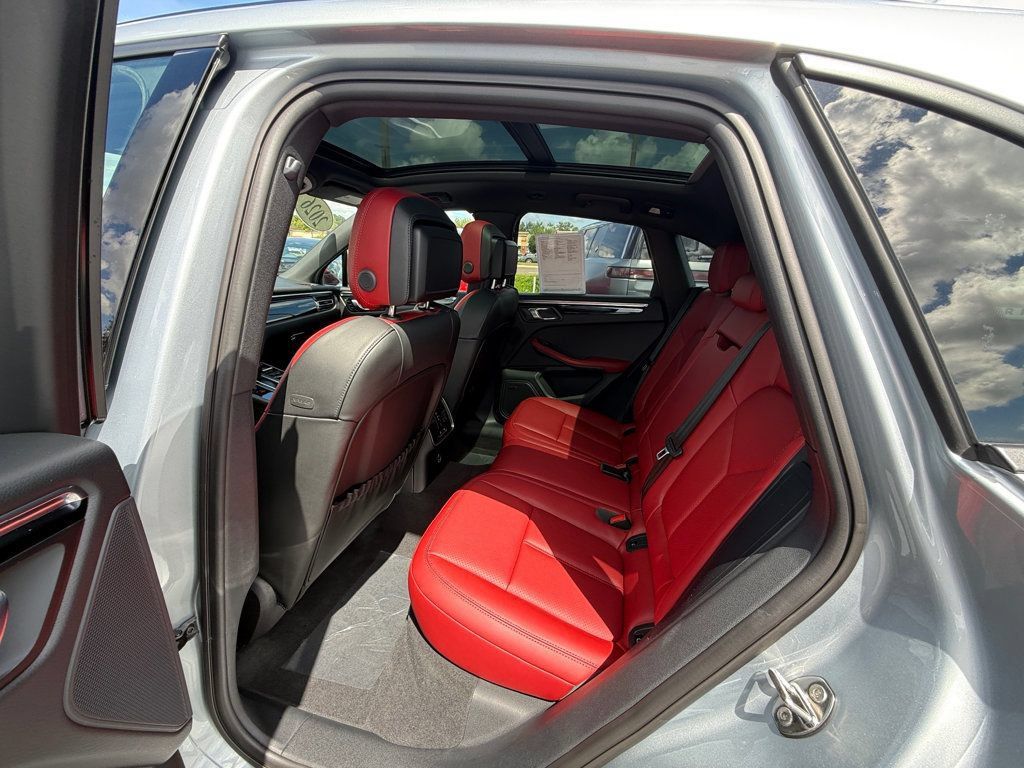 Used 2026 Porsche Macan AWD/4WD image 27