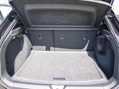 New 2025 Volkswagen ID.4 Pro image 12