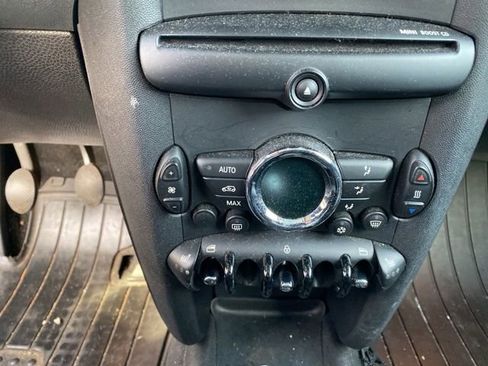 Used 2011 MINI Cooper Clubman Base image 22