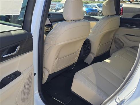New 2025 Jeep Grand Cherokee Limited image 5