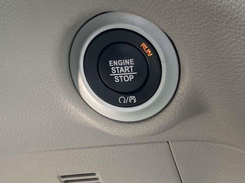 Used 2023 Chrysler Pacifica Touring-L FWD image 26