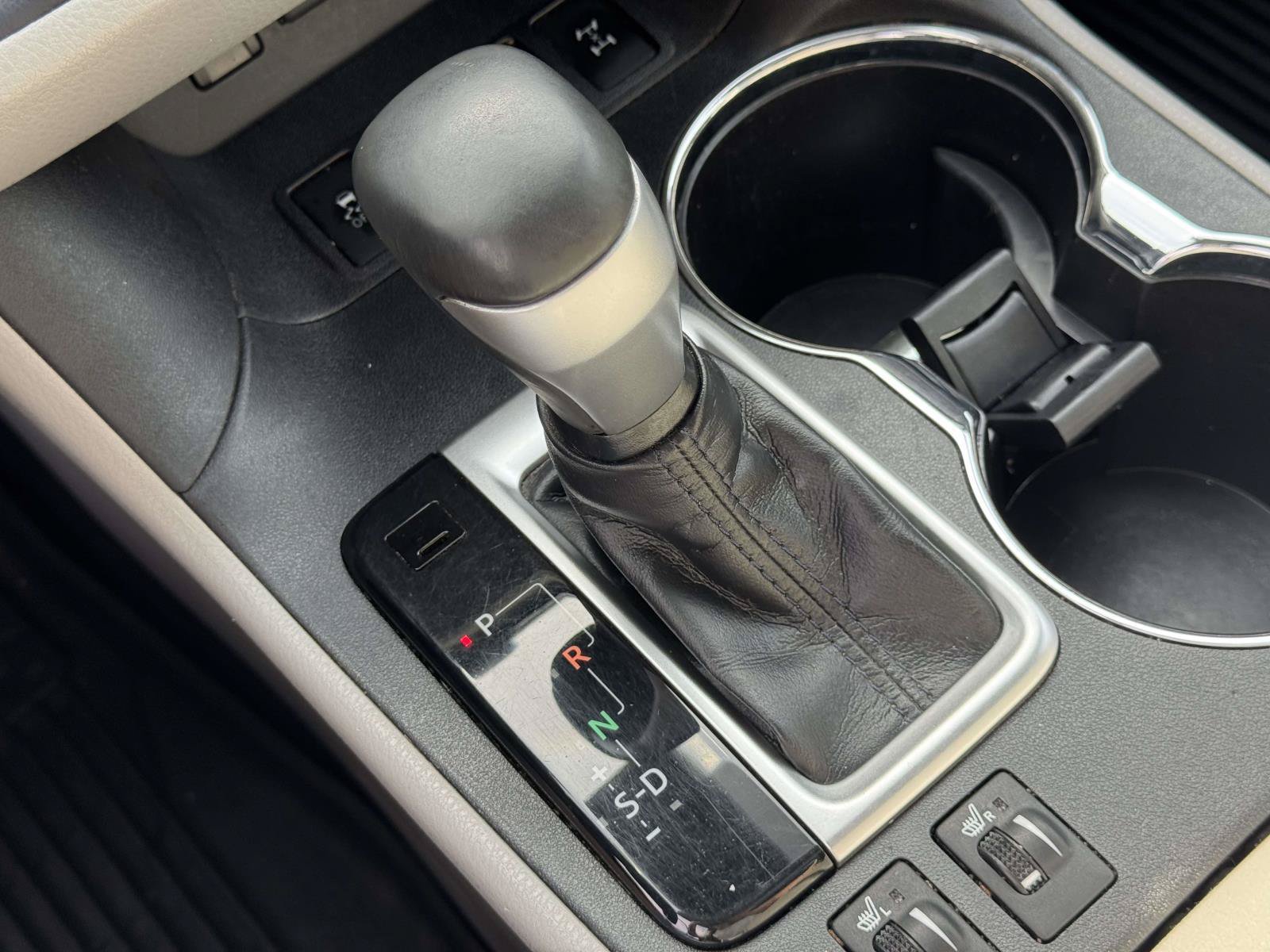 Used 2018 Toyota Highlander XLE AWD/4WD image 27