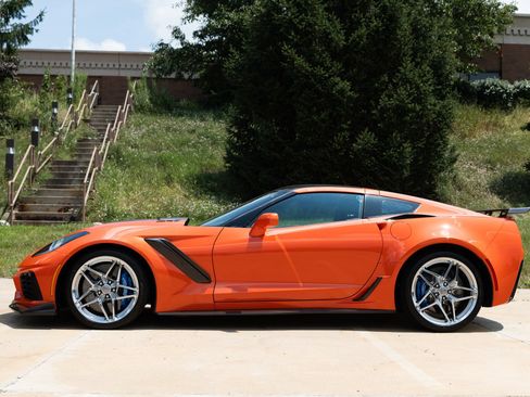 Used 2019 Chevrolet Corvette ZR1 RWD image 3