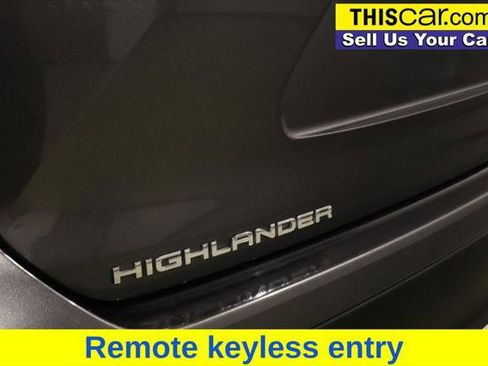 Used 2021 Toyota Highlander XLE FWD image 13