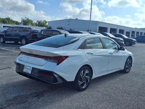 Used 2024 Hyundai Elantra Limited FWD image 2