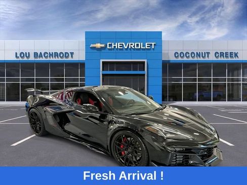 Used 2025 Chevrolet Corvette Z06 w/ Stealth Interior Trim Package RWD image 2