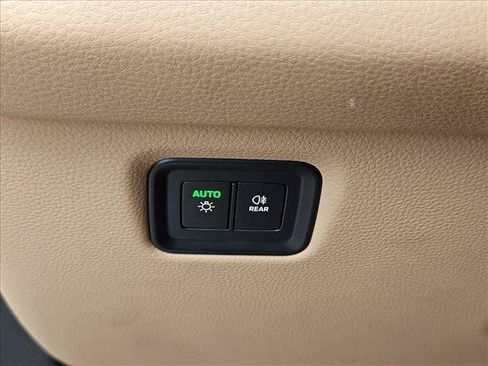 Used 2024 Porsche Cayenne AWD/4WD image 15
