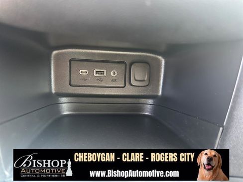 Used 2024 Chevrolet Equinox LT image 32