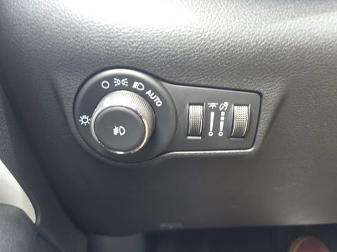 Certified 2025 Jeep Compass Limited AWD/4WD image 12