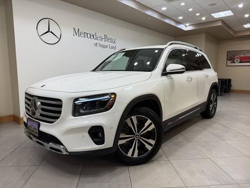 Used 2025 Mercedes-Benz GLB 250 image 1
