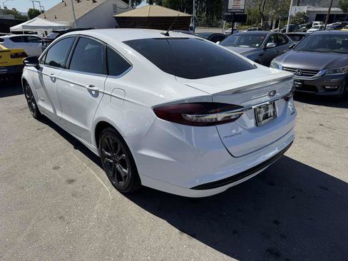 Used 2018 Ford Fusion SE w/ Equipment Group 601A image 4