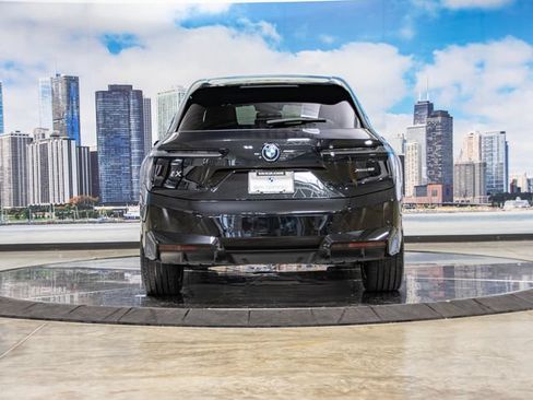 Used 2025 BMW iX xDrive50 AWD/4WD image 9
