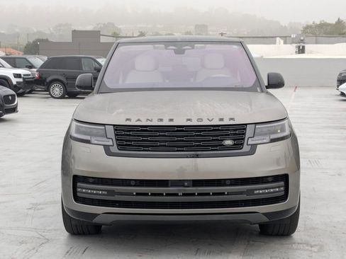 Used 2023 Land Rover Range Rover SE image 2
