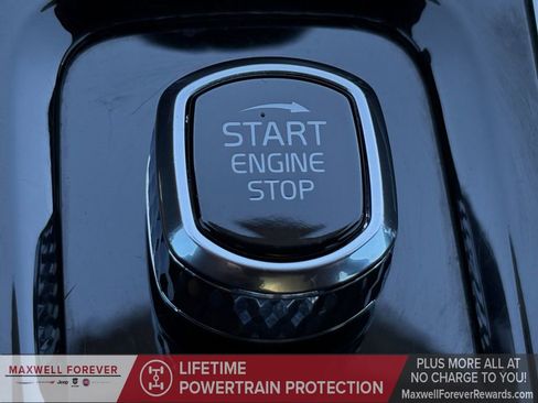 Used 2021 Volvo XC60 T5 Momentum w/ Premium Package image 11