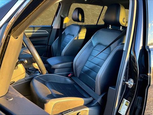 Used 2021 Volkswagen Atlas SEL Premium image 19