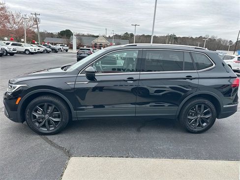 Used 2024 Volkswagen Tiguan SE image 6
