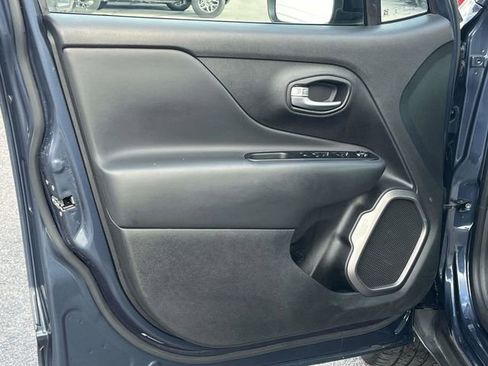 Used 2022 Jeep Renegade Limited image 14