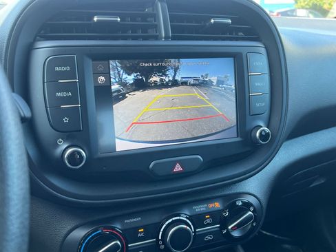 Used 2025 Kia Soul LX w/ LX Technology Package FWD image 24