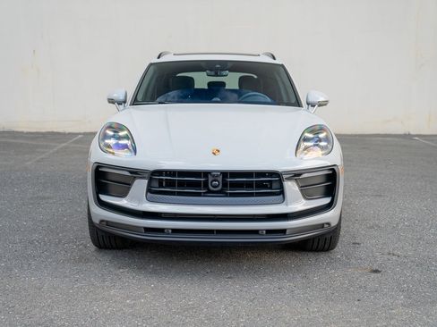 Certified 2025 Porsche Macan image 6