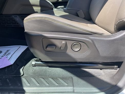 Used 2023 Chevrolet Colorado ZR2 w/ ZR2 Convenience Package III image 12