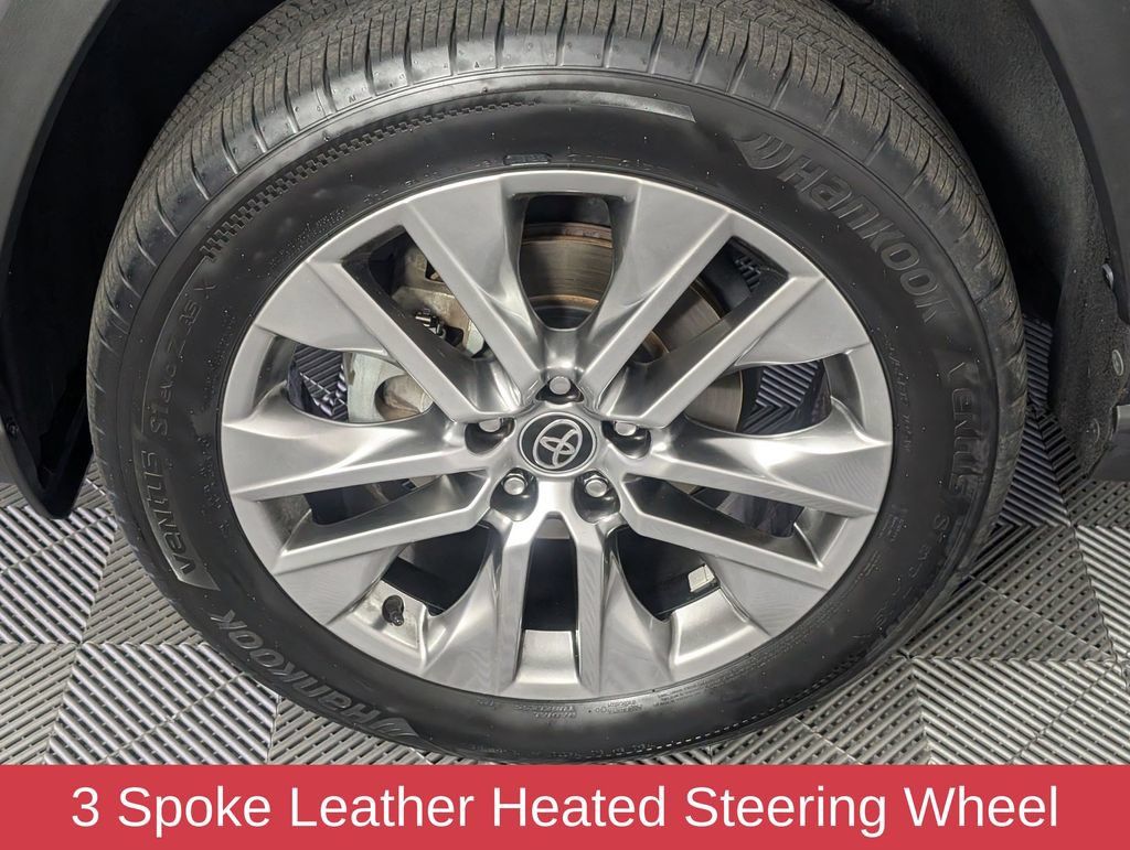 Used 2022 Toyota RAV4 XLE Premium AWD/4WD image 8