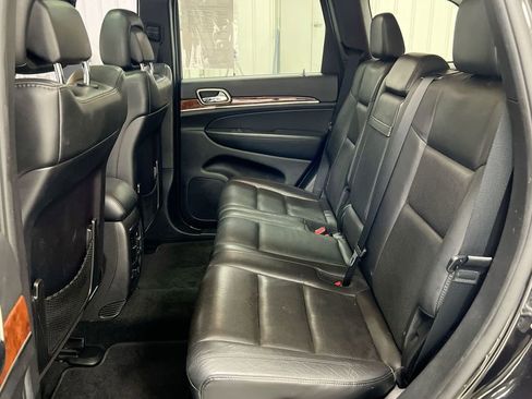 Used 2013 Jeep Grand Cherokee Limited w/ Luxury Group II image 23
