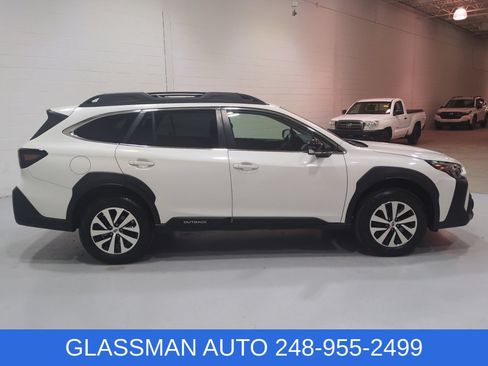 Used 2024 Subaru Outback Premium AWD/4WD image 2